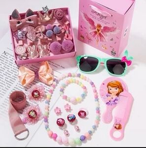 Children's Hair Accessories (hard‎ box set of 28) NEW